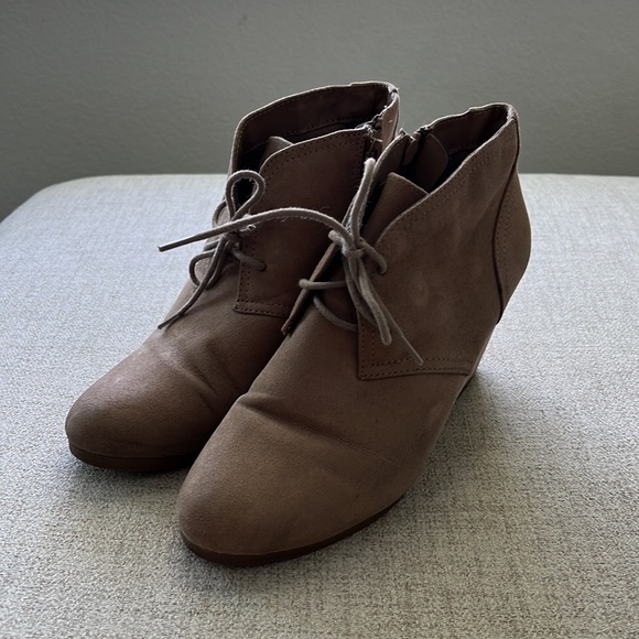 Universal Threads Wedges - Picture 2 of 6